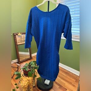 Absolutely! blue body con vintage dress with bow on the back!